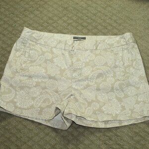Gap Women's Size 12 Beige Paisley Mid Rise 4" Shorts